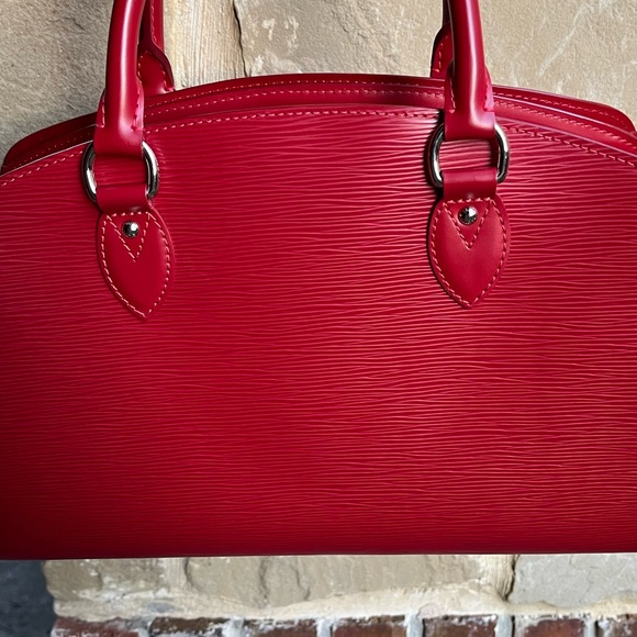 Louis Vuitton red epi leather pont neuf PM handbag preowned condition - Picture 12 of 17